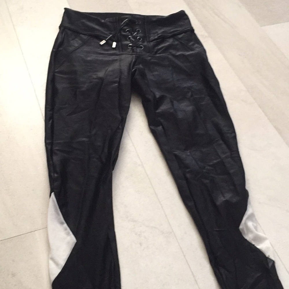 Vestem Fitness Brazil Size M Leggings